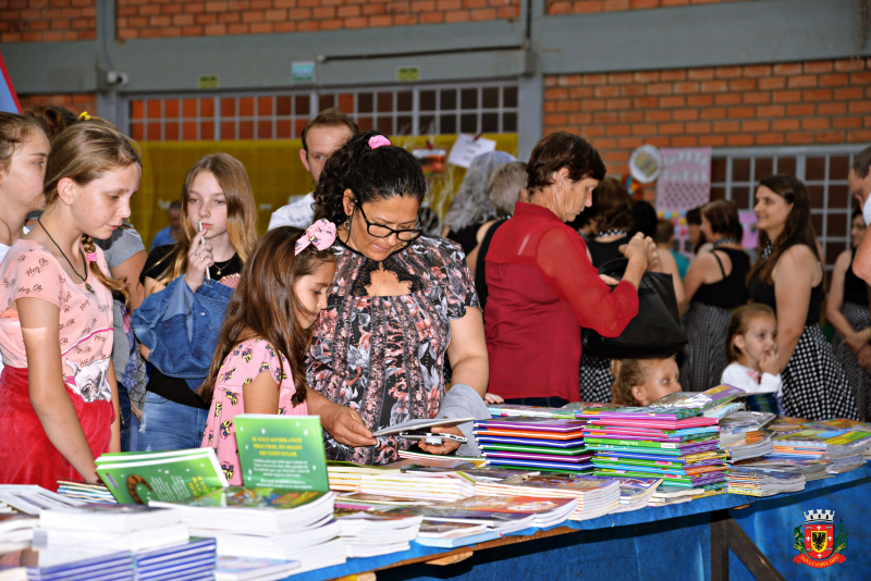 Abertura da VI Feira Literária e Cultural de Nova Candelária reuniu grande público na terça-feira